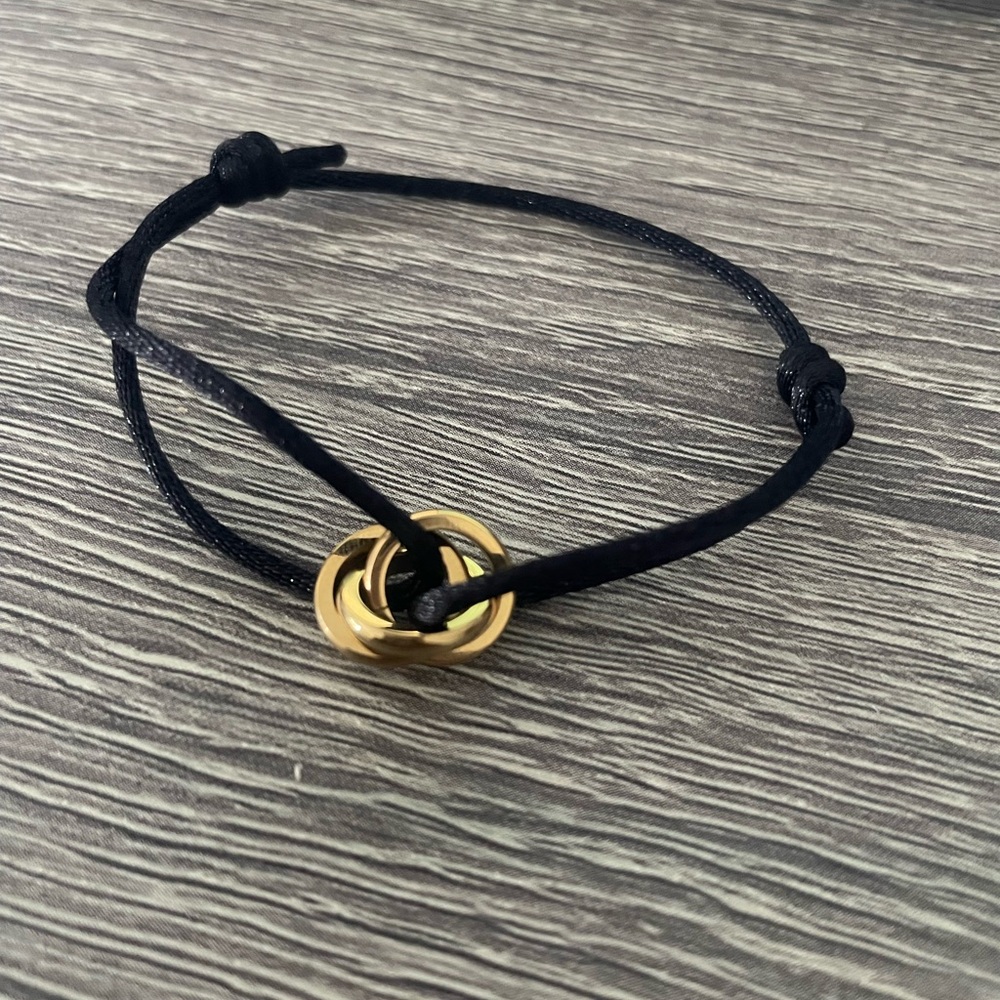 Elegant Gold and Black Knot Bracelet